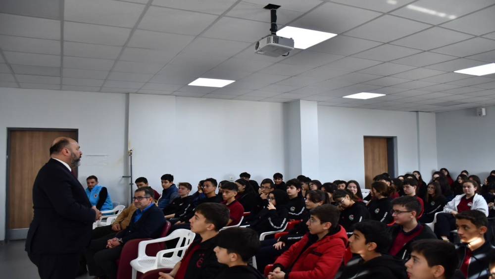 K&uuml;tahya Abd&uuml;lhamid Han Anadolu Lisesi&rsquo;nde "Hz. Peygamber ve Şahsiyet İnşası" konulu konferans
