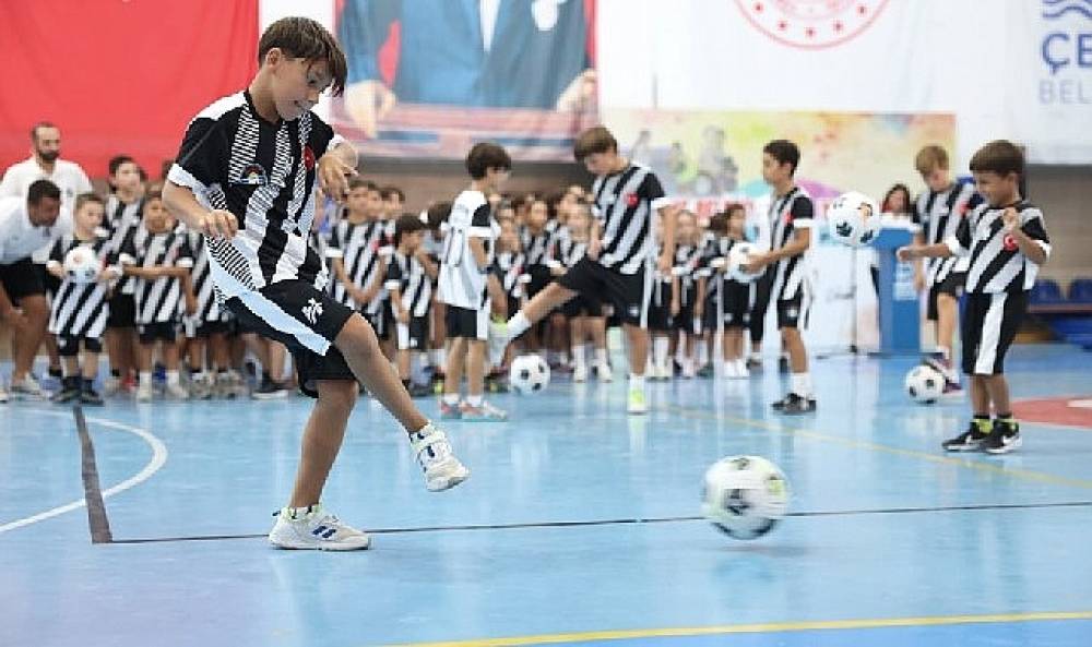 Çeşme Belediyesi Yaz Spor Okulu'nda sertifika coşkusu