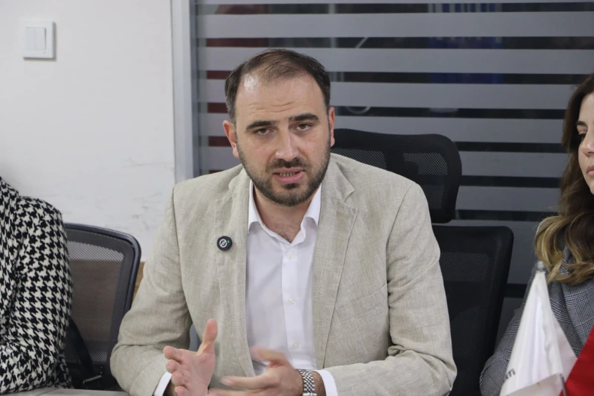 AK Parti’den Gaziemir Belediyesi’ne trafik eleştirisi