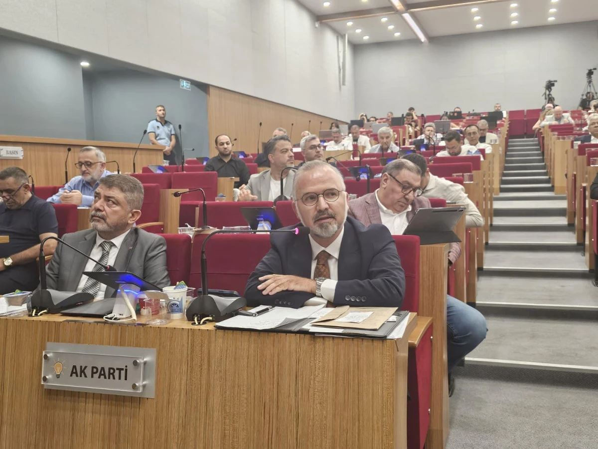 AK Parti’den İZBAN 90 dakikadan çıkarılmasına tepki