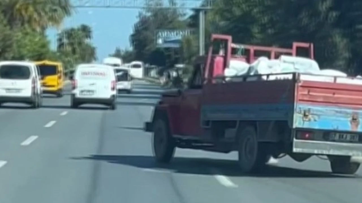 Alanya'da Trafik Kabusu: Kamyonet Sürücüsü Zikzak Çizerek Tehlike Saçtı