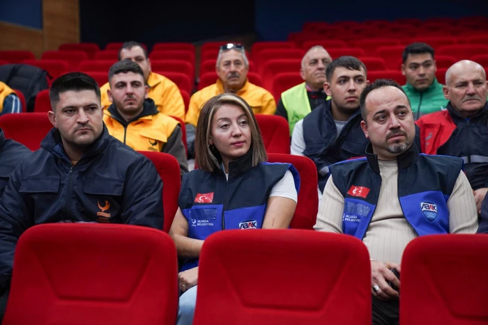 Aliağa&rsquo;da orman yangınlarıyla m&uuml;cadele eden personele teşekk&uuml;r