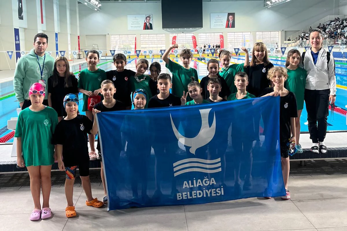 Aliağa&rsquo;nın minik y&uuml;z&uuml;c&uuml;leri İzmir&rsquo;de parladı