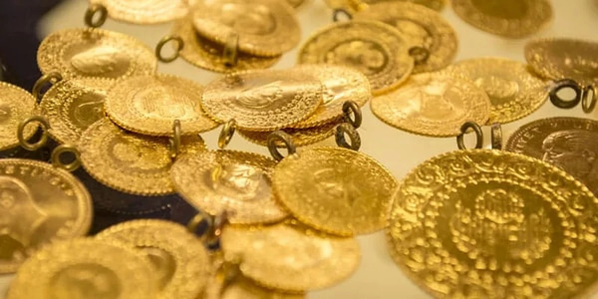 Altın fiyatları küresel belirsizliklerle yükseliyor, Fed kararı bekleniyor