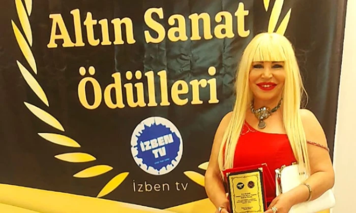Altın Sanat &Ouml;d&uuml;lleri gecesinde Dj Eva Başak r&uuml;zgarı