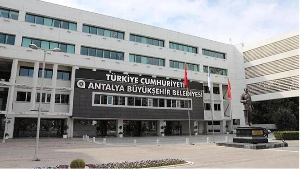 Antalya Büyükşehir Belediyesi'nde 8. dalga operasyonu