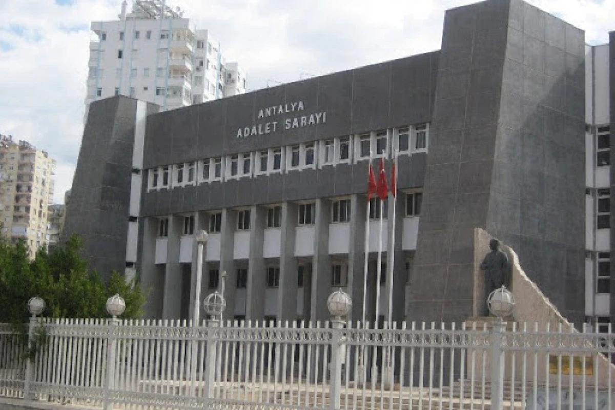 Antalya B&uuml;y&uuml;kşehir Belediyesi&rsquo;ne operasyon: 14 g&ouml;zaltı