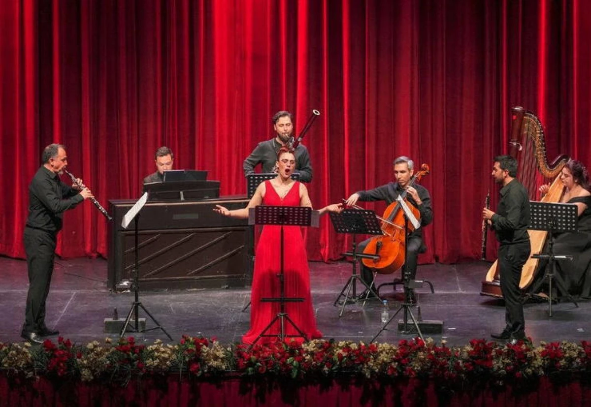 Antalya'da 'M&uuml;zikal R&ouml;nesans' konseri sanatseverlerle buluştu