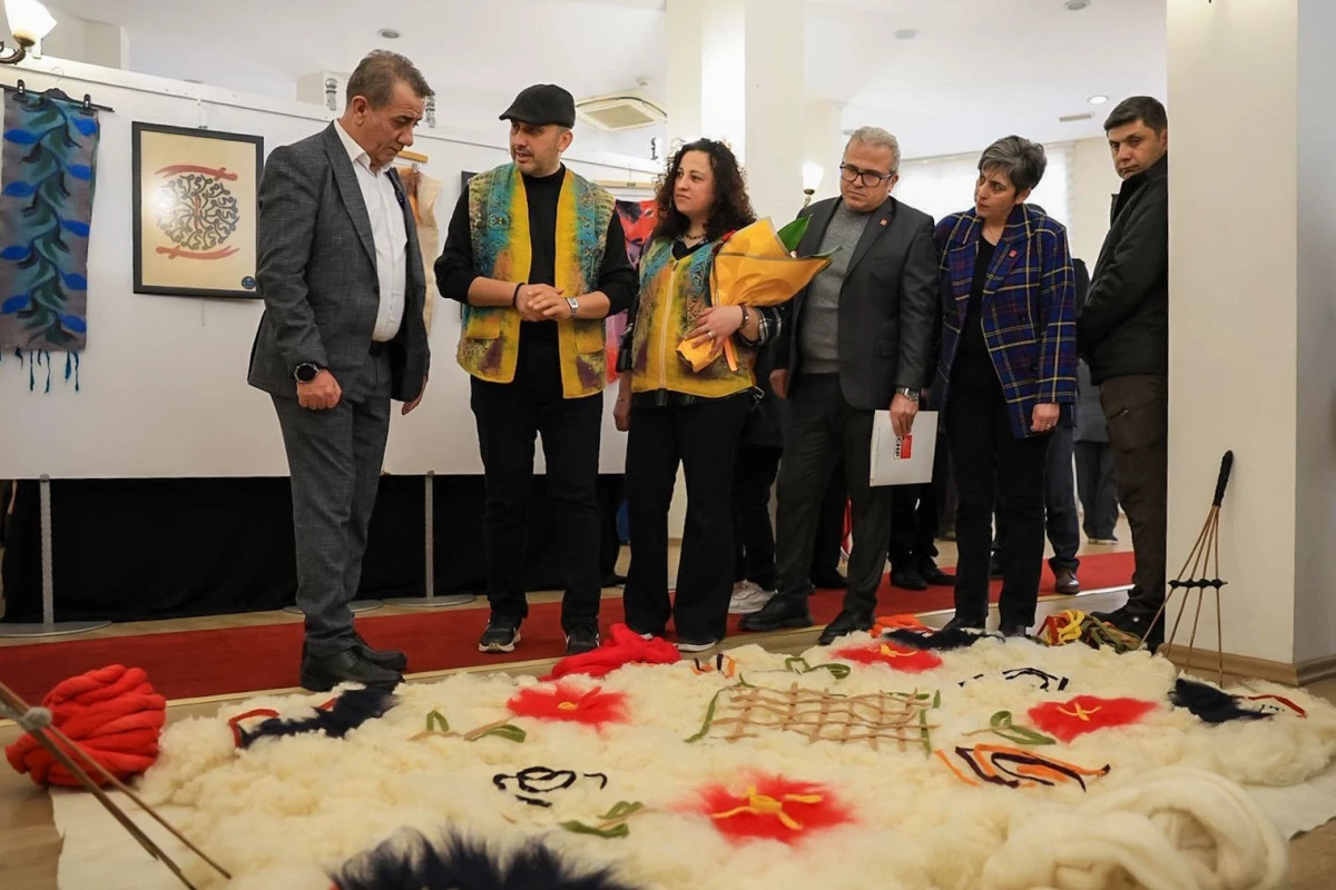 Aşk bir ke&ccedil;edir sergisi efeler'de sanatseverlerle buluştu