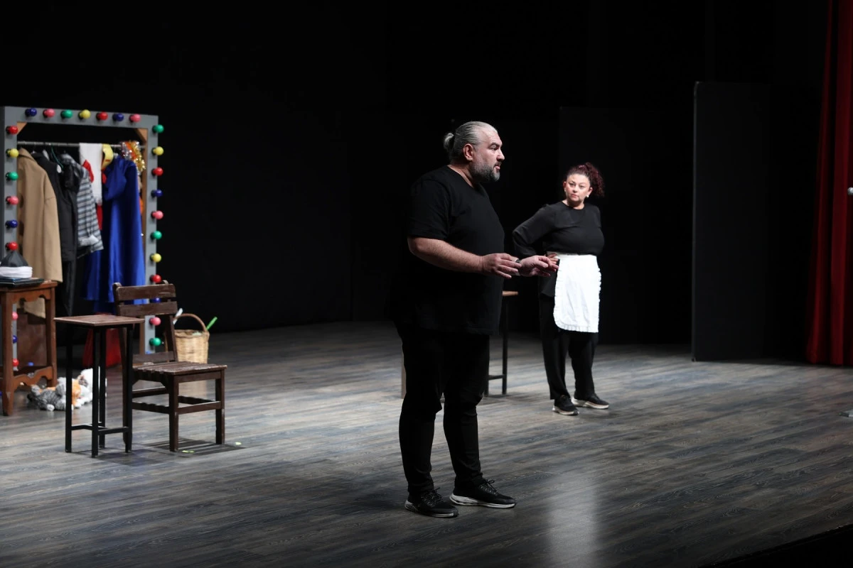 Aydın Büyükşehir Belediyesi Şehir Tiyatroları yeni sezonda perdelerini açtı.