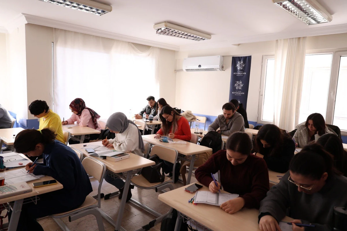 Aydın b&uuml;y&uuml;kşehirden memur adaylarına destek