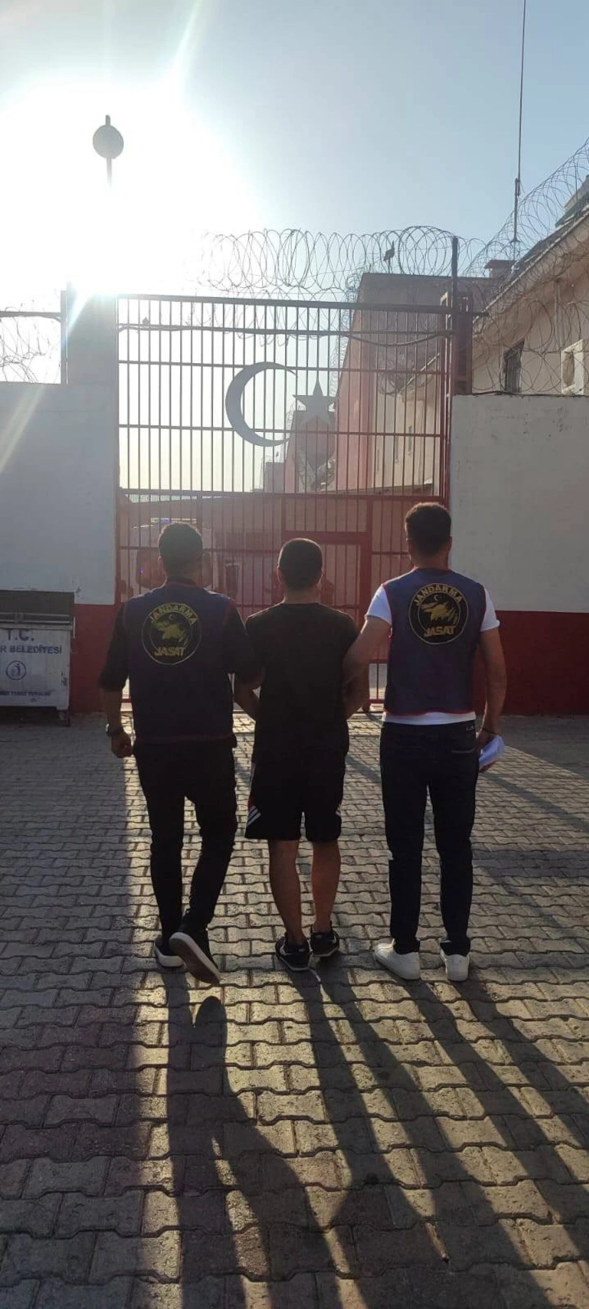 Aydın Germencik’te aranan şahıs jandarma operasyonuyla yakalandı
