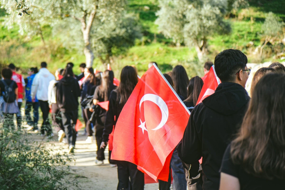 Aydın'lı gençlerden Cumhuriyet yürüyüşü