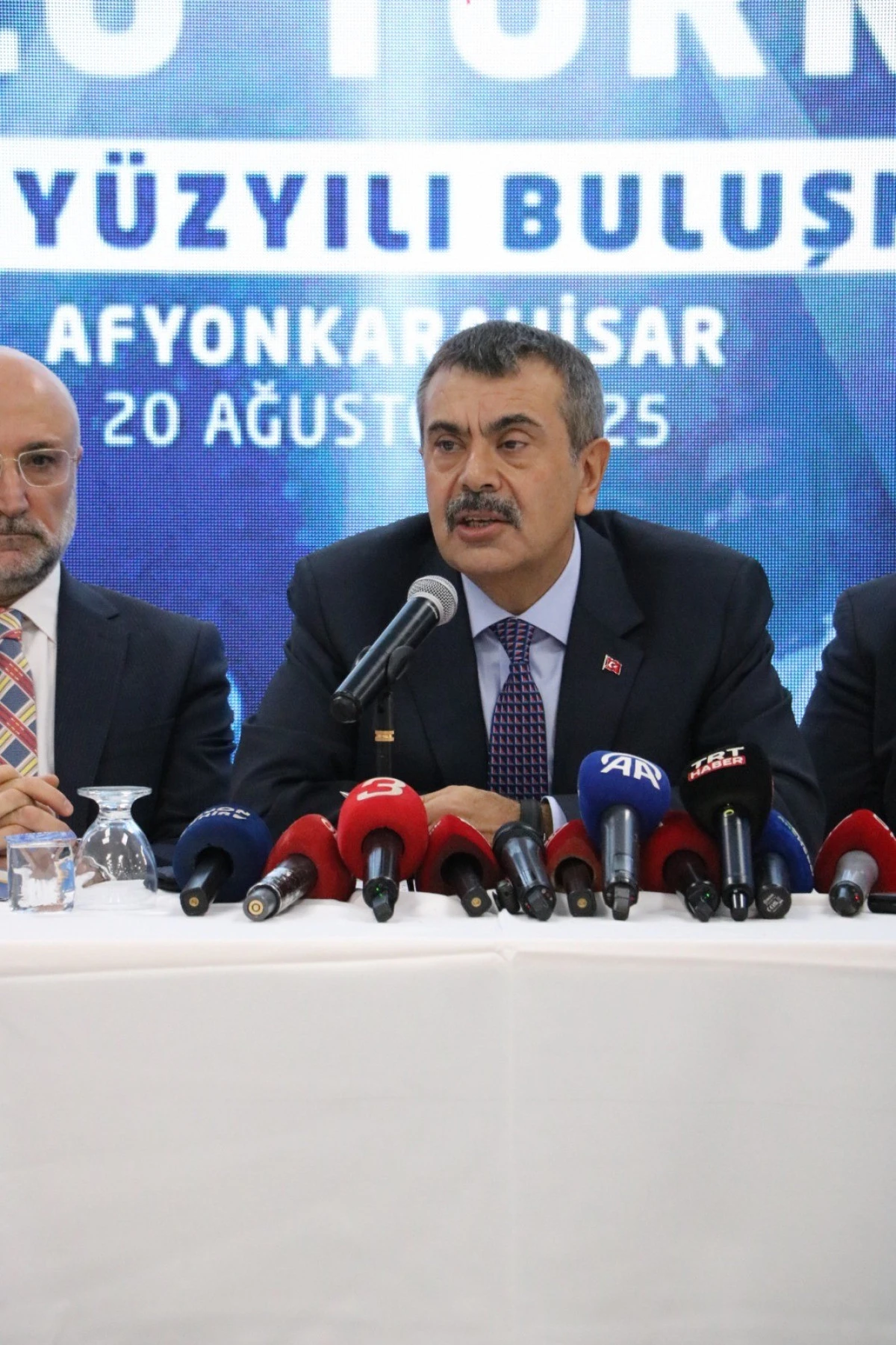 Bakan Tekin'den kritik açıklamalar