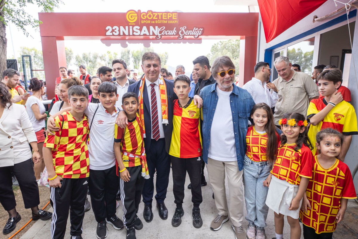 Başkan Cemil Tugay Göztepe’nin 23 Nisan programına katıldı “Bütün İzmir’in belediye başkanıyım”