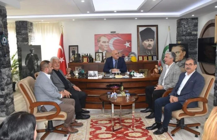 Başkan Günay, Önceki Dönem Başkanlarını Makamında Ağırladı