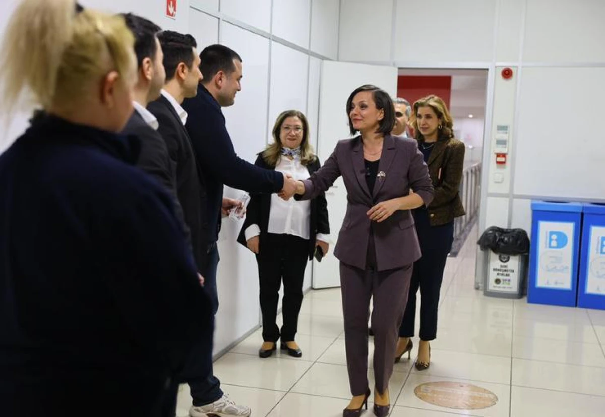 Başkan Kınay "Her Emeğiniz Karabağlar'a Değer Katıyor"