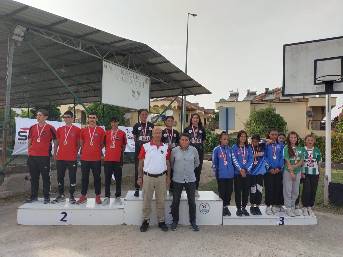 Başkan Kınay, Karabağlar Sporcularını Tebrik Etti!