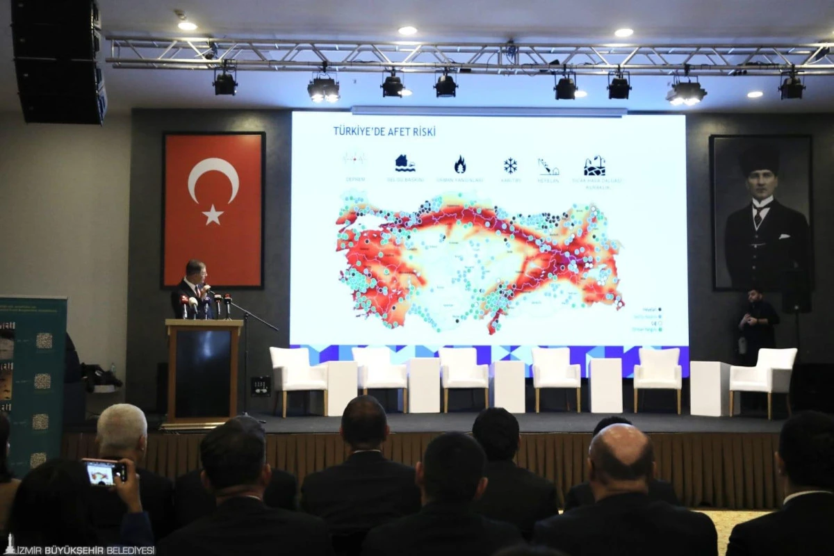 Başkan Tugay, Ankara panelinde afet y&ouml;netimi &ccedil;ağrısı yaptı