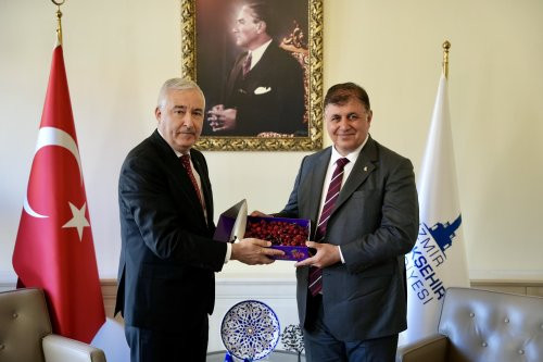 Başkan Türkmen’den Cemil Tugay’a tebrik ziyareti