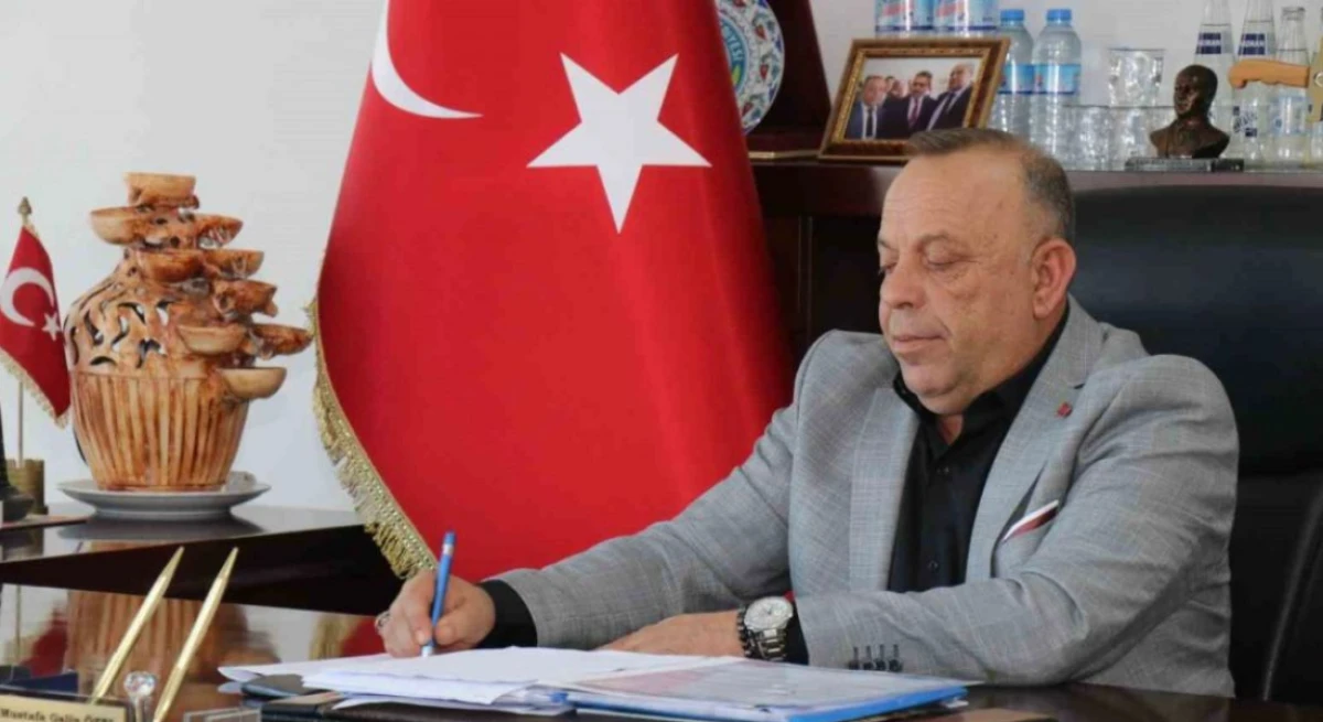 Başkanı &ouml;zel Bayrak bizim onurumuzdur ona uzanan el milletimize uzanan eldir