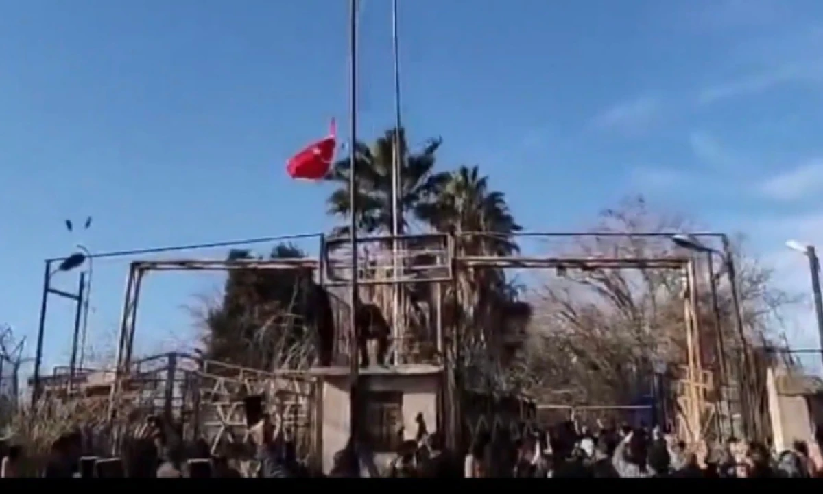 Bayrak indirme provokasyonu paylaşımlarına tutuklama talebi