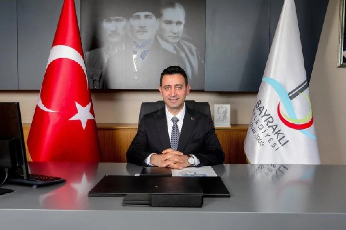 Bayraklı Belediyesi'nin yaz ilaçlamaları sürüyor