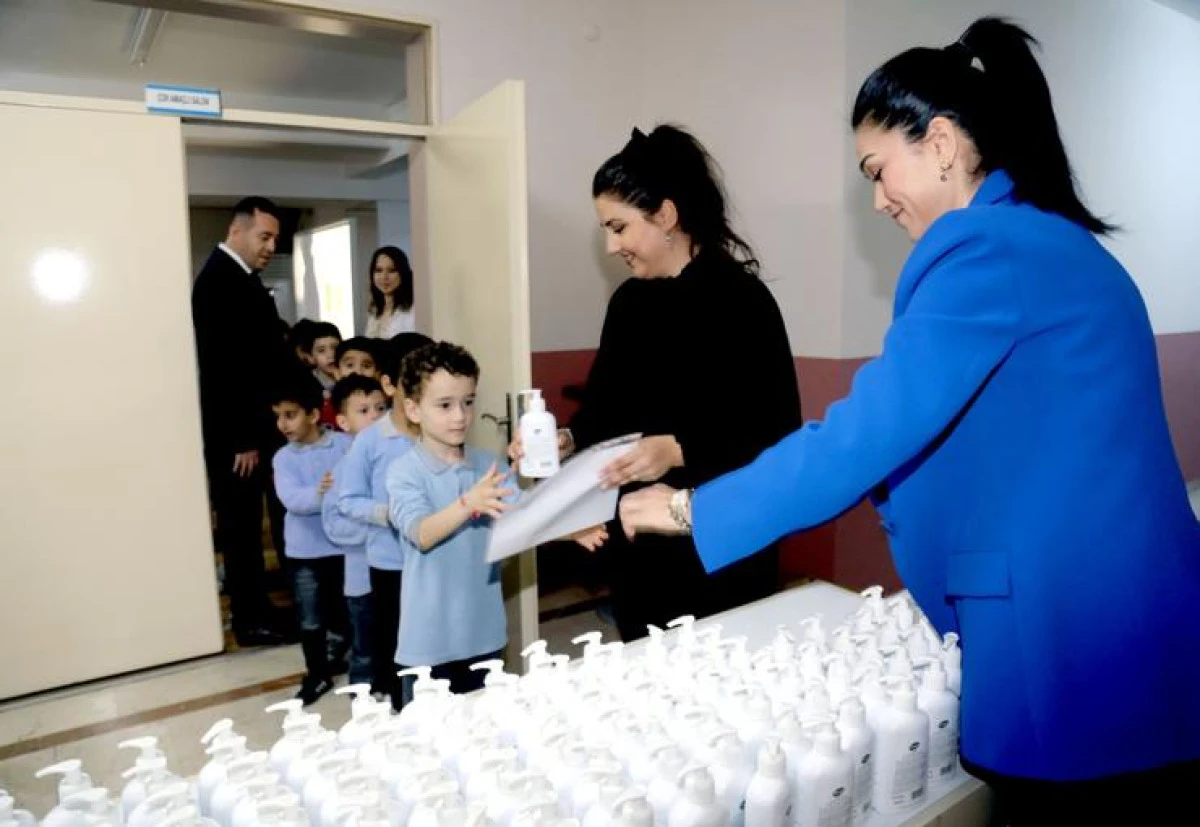 Bayraklı&rsquo;da 14 Okulda 2 Bin 200 &Ouml;ğrenciye Hijyen Eğitimi