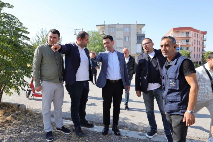 Bayraklı’da hizmet atağı: Başkan Önal sahada