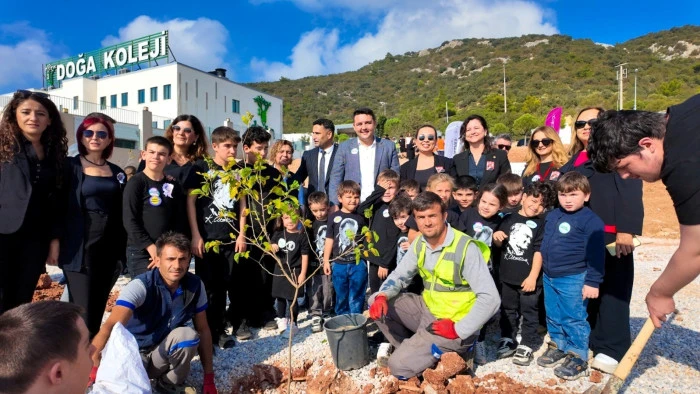 Bodrum Belediyesi Çevre Bilinci İçin Fidan Dikti