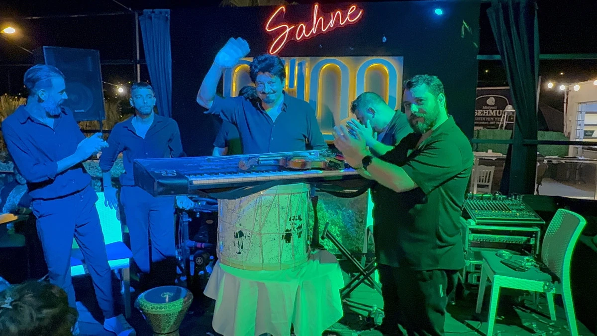 Bodrum’da sanatçı Akkaş sahneyi terk etti