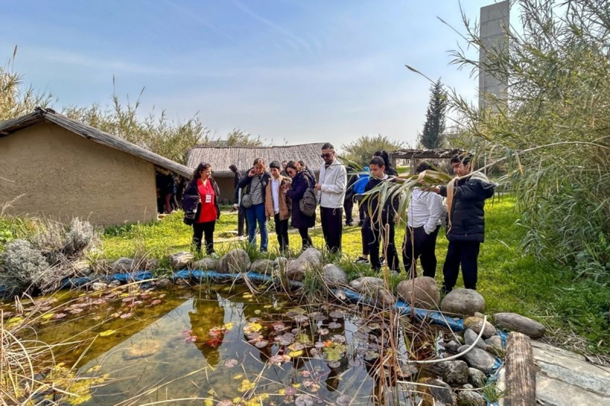 Bornova&rsquo;da işitme engelli &ouml;ğrencilere diş taraması ve tarih yolculuğu