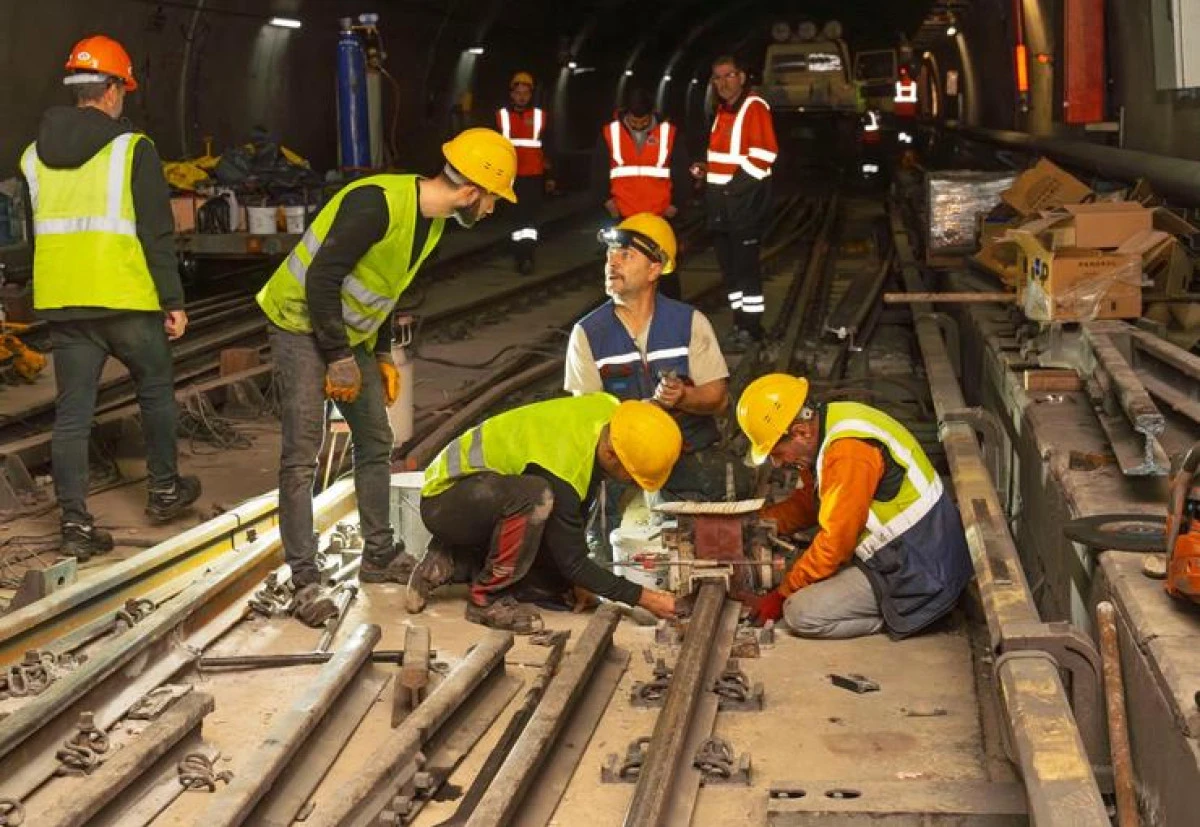 Bornova&rsquo;da metro hattında ray yenileme &ccedil;alışmaları başlatıldı