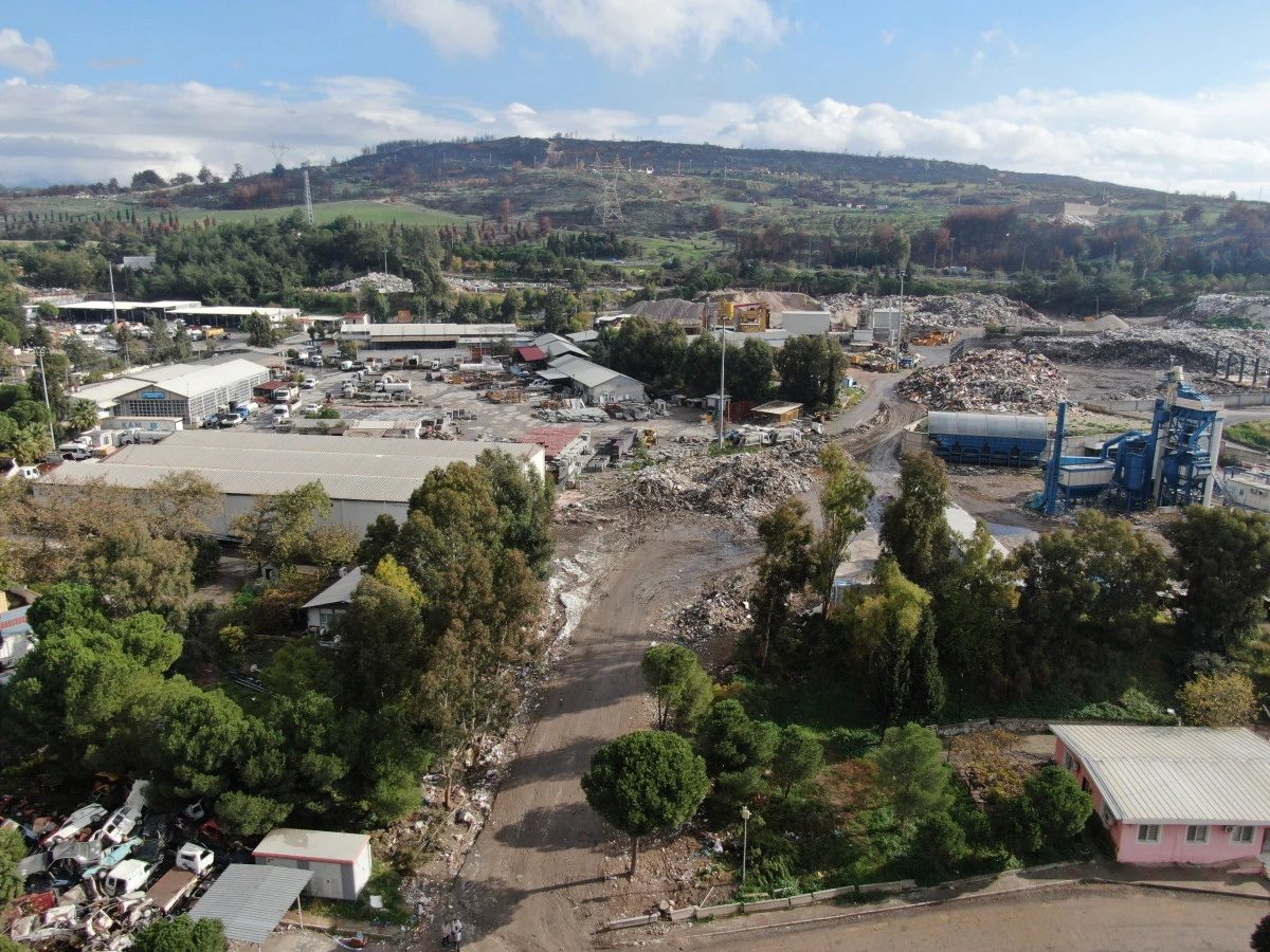 Buca Belediyesi’ne çöp tepkisi devam ediyor