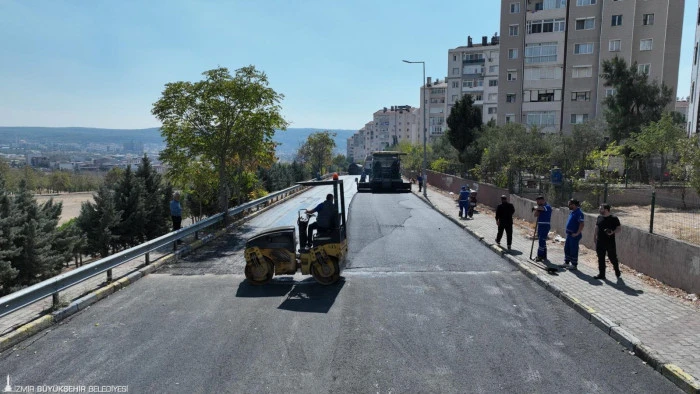 Buca cadde ve sokaklarında asfalt seferberliği