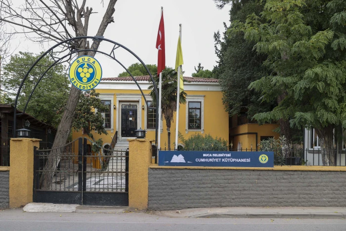 Buca Cumhuriyet K&uuml;t&uuml;phanesi araştırmacıları ağırlıyor