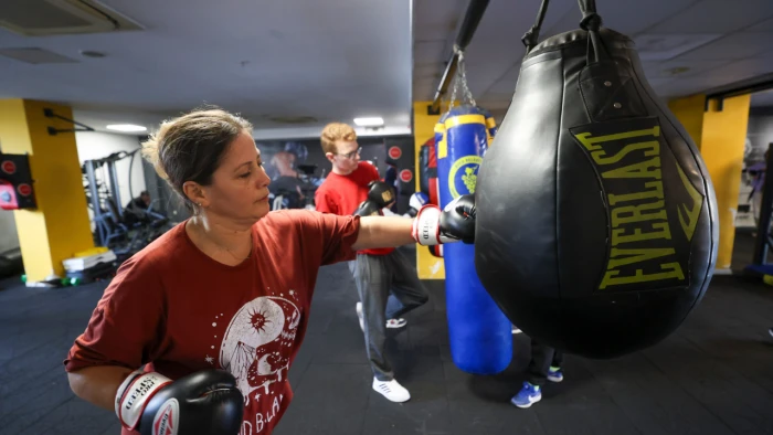 Buca’da Kadınlar Kendini Savunmayı Kick Boks ile Öğreniyor