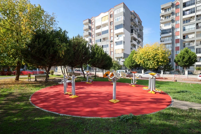 Buca’da sosyal alanlarda bakım ve yenileme devam ediyor