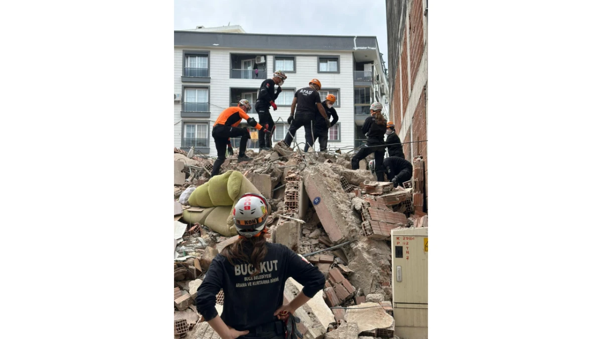 BUCAKUT ve AFAD ekipleri minik köpeği enkazdan çıkardı