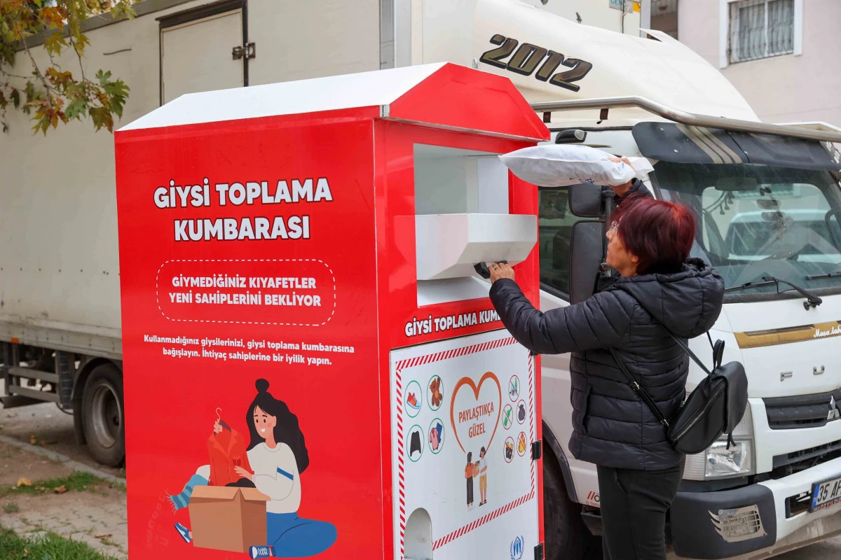 Buca&rsquo;nın giysi kumbaraları dayanışmayı b&uuml;y&uuml;tt&uuml;