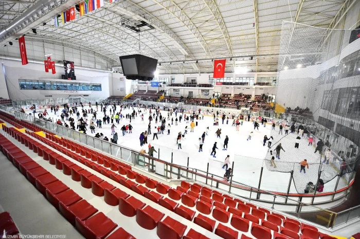 B&uuml;y&uuml;kşehir&rsquo;den &Ouml;ğrencilere Yarıyıl Tatili Buz Pisti M&uuml;jdesi