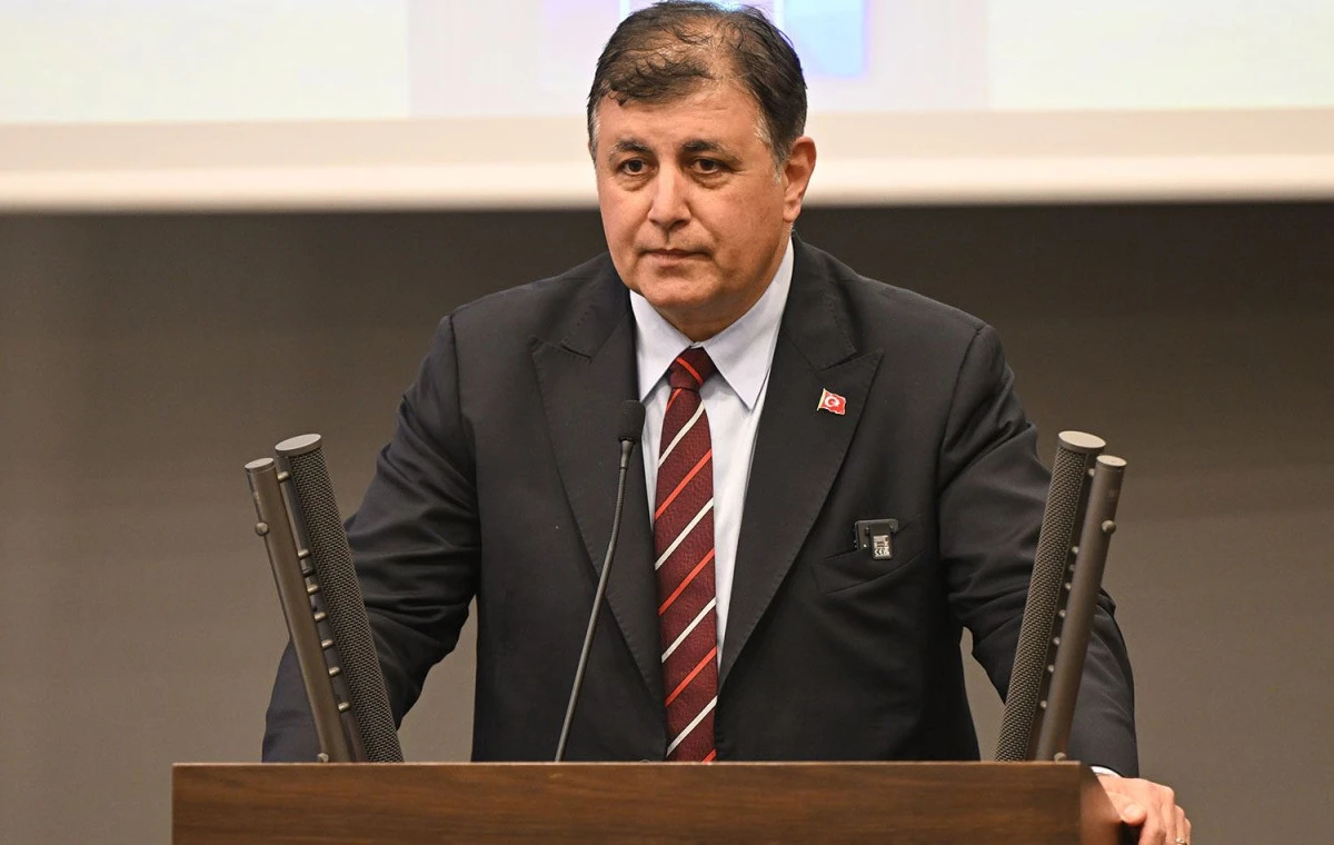 Cemil Tugay’dan Özgür Özel’e yapılan saldırıya sert tepki