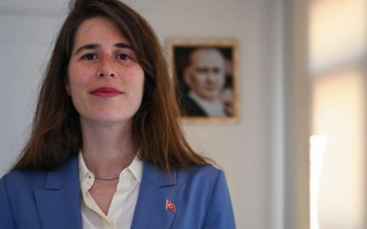 &Ccedil;eşme Belediye Başkanı Lal Denizli ifadeye &ccedil;ağrıldı