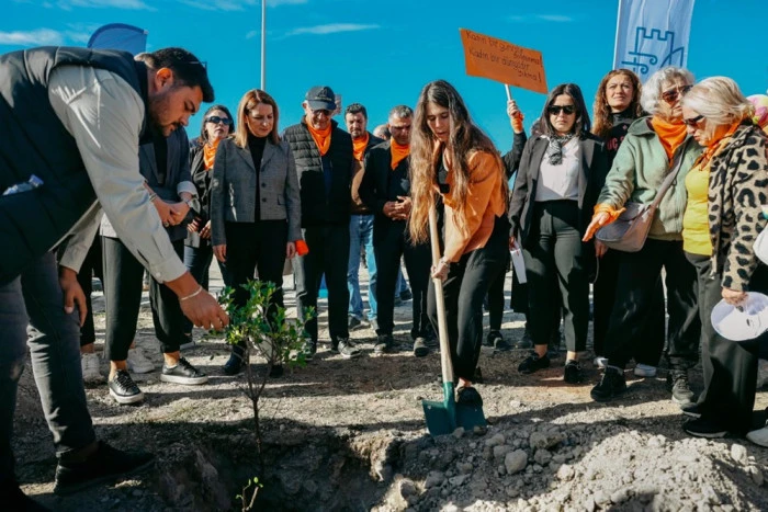 Çeşme Belediyesi Kadına Şiddete Karşı Tek Yürek