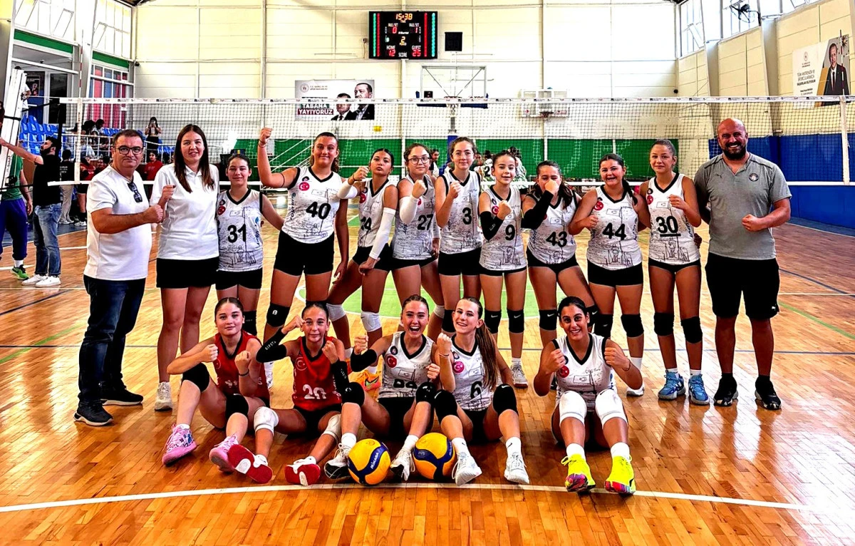 Çeşme Belediyespor küçük kızlar grubun lideri