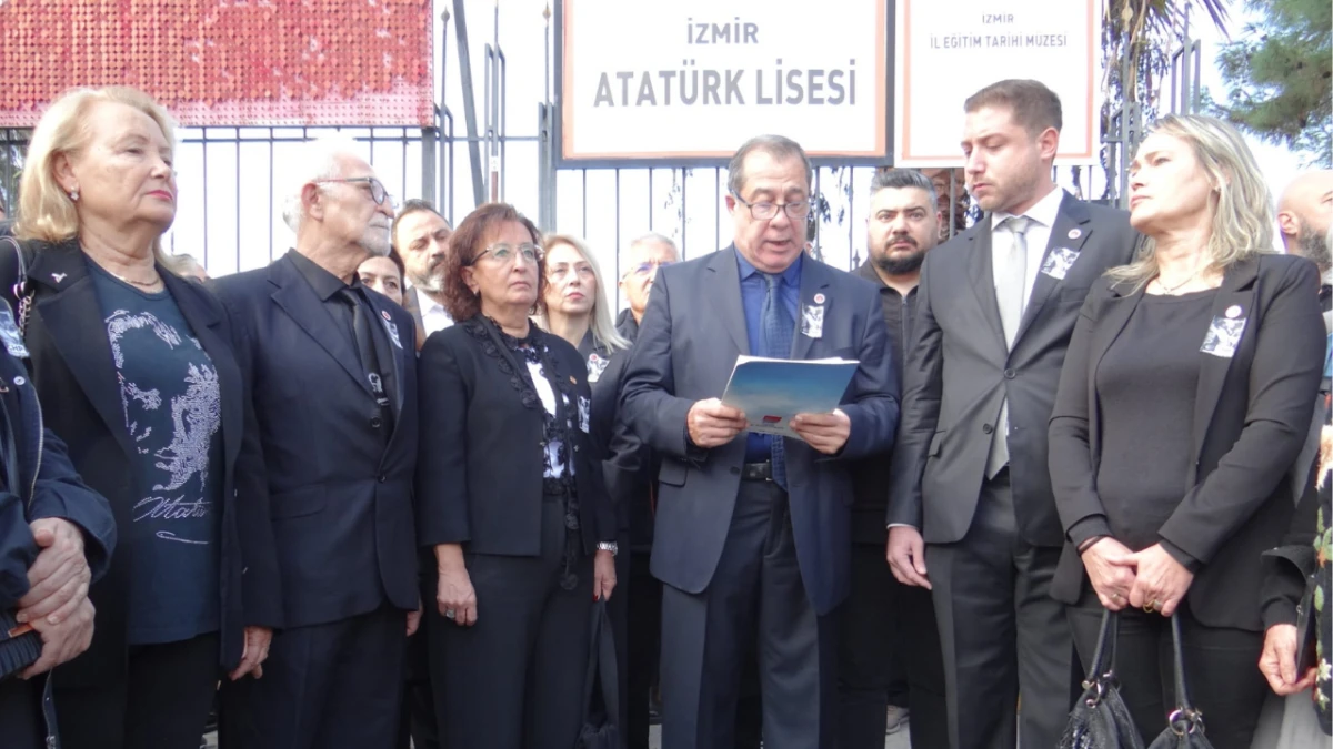 CHP İzmir 30 İlçede 10 Kasım’da Okul Önlerinde Ata’yı Andı