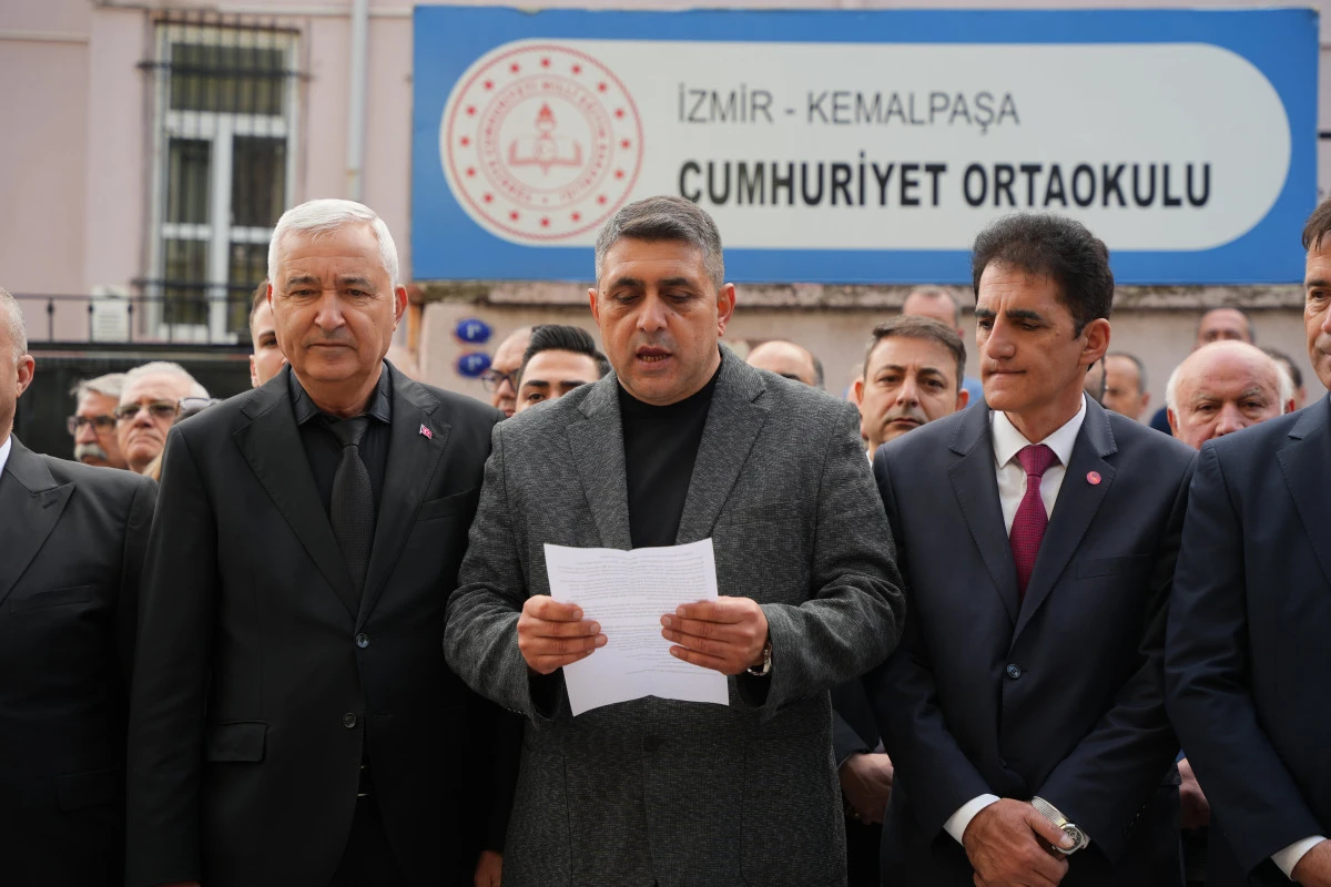 CHP Kemalpaşa’dan MEB’e 10 Kasım Tepkisi
