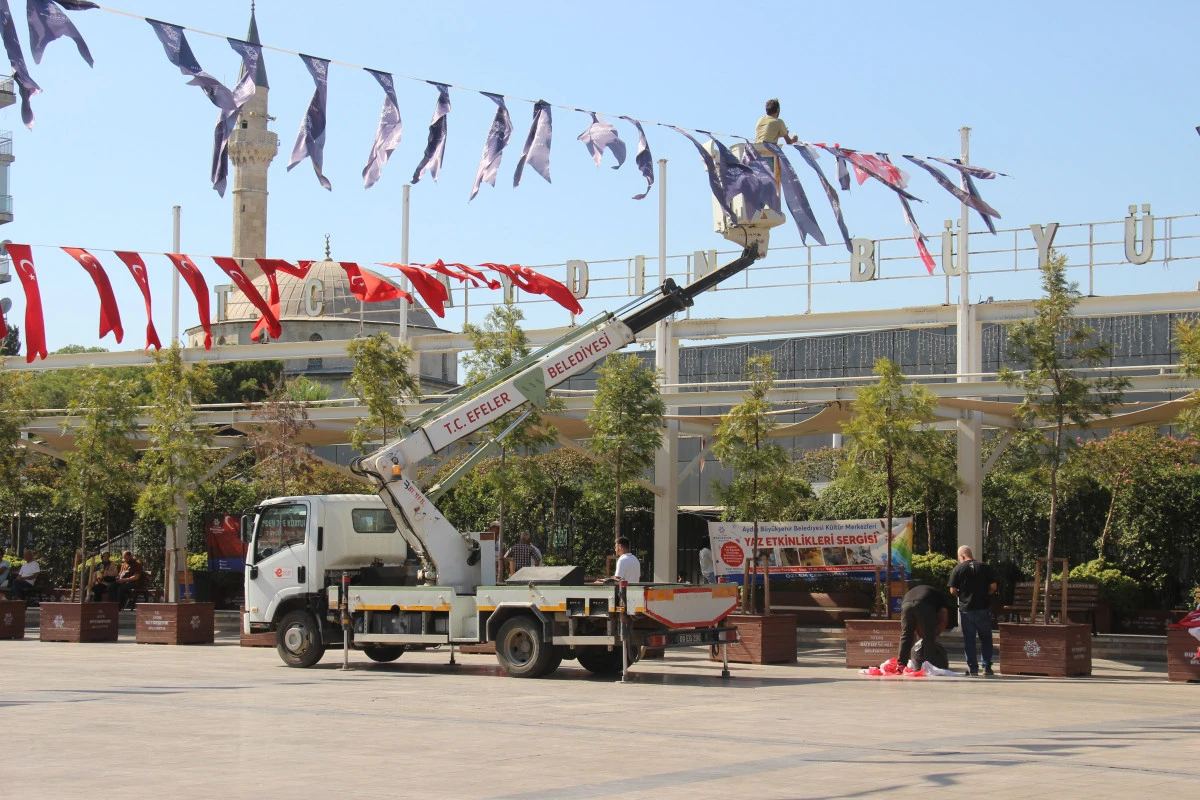 CHP mitingi sonrası flamaları Efeler Belediyesi topladı