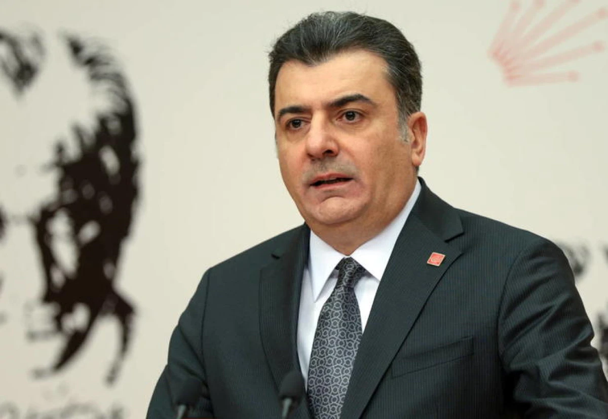 CHP S&ouml;zc&uuml;s&uuml; Emre'den Bakan G&uuml;rlek'e yanıt: "Algı y&ouml;netmek yerine ID numaralarını kameralar karşısında sisteme girin"