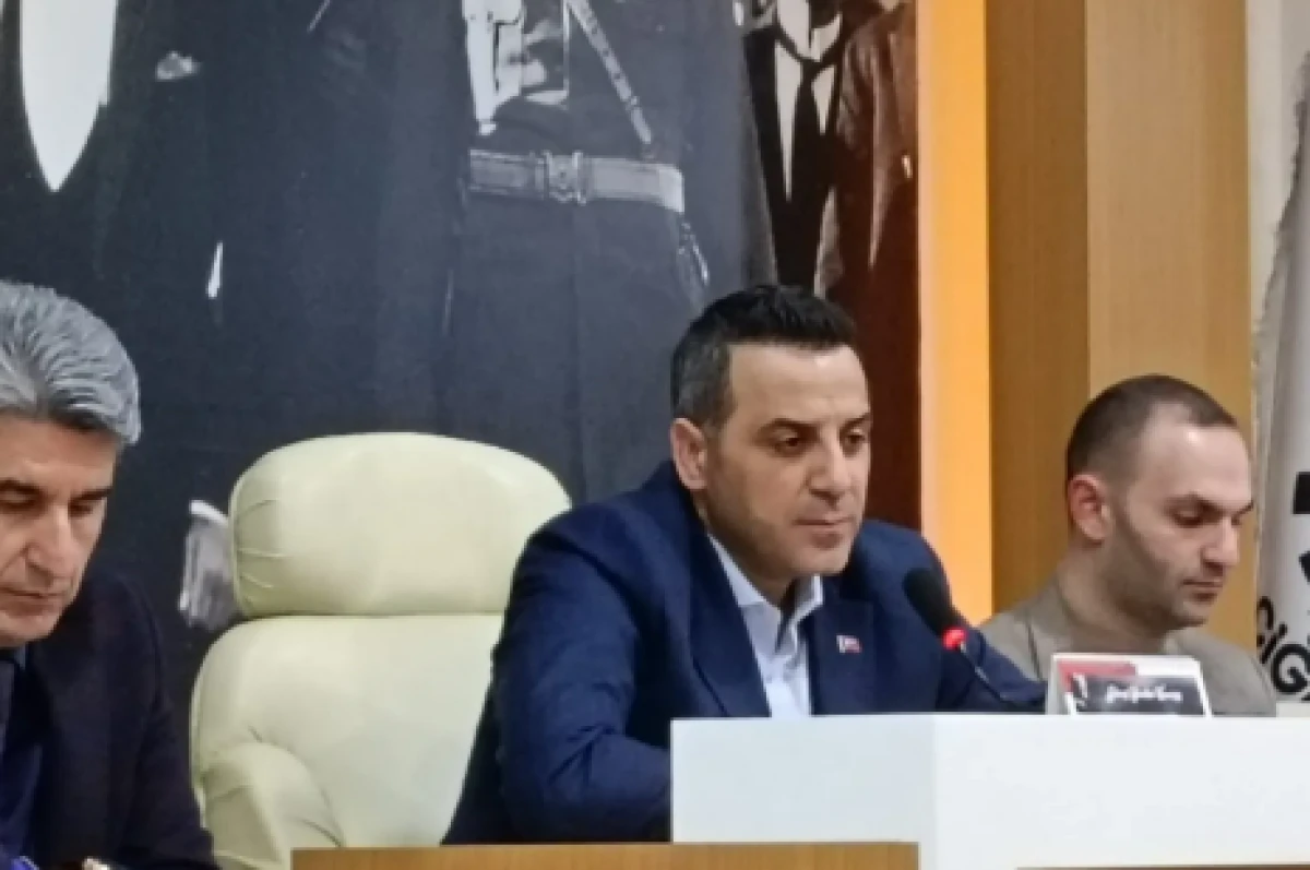 &Ccedil;iğli Belediye Meclisi toplantısında video &ccedil;ekimi tartışmaya yol a&ccedil;tı